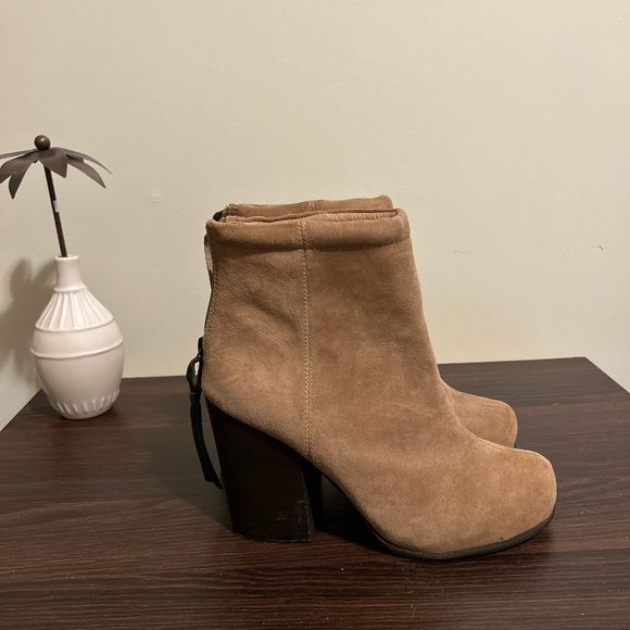 Jeffrey Campbell Rumble - Picture 1 of 5